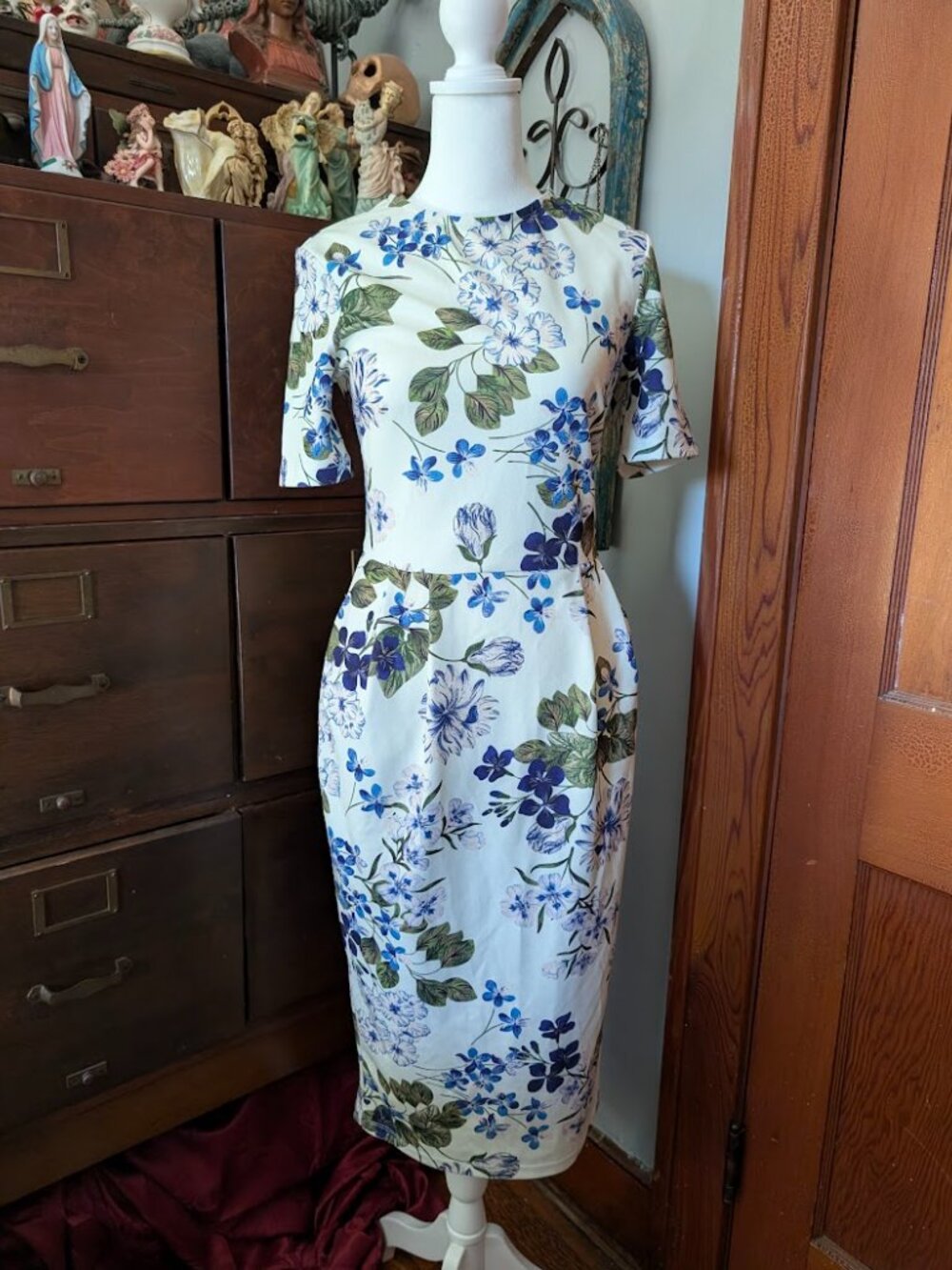 ASOS floral off-white pencil dress US 4 with blue flowers